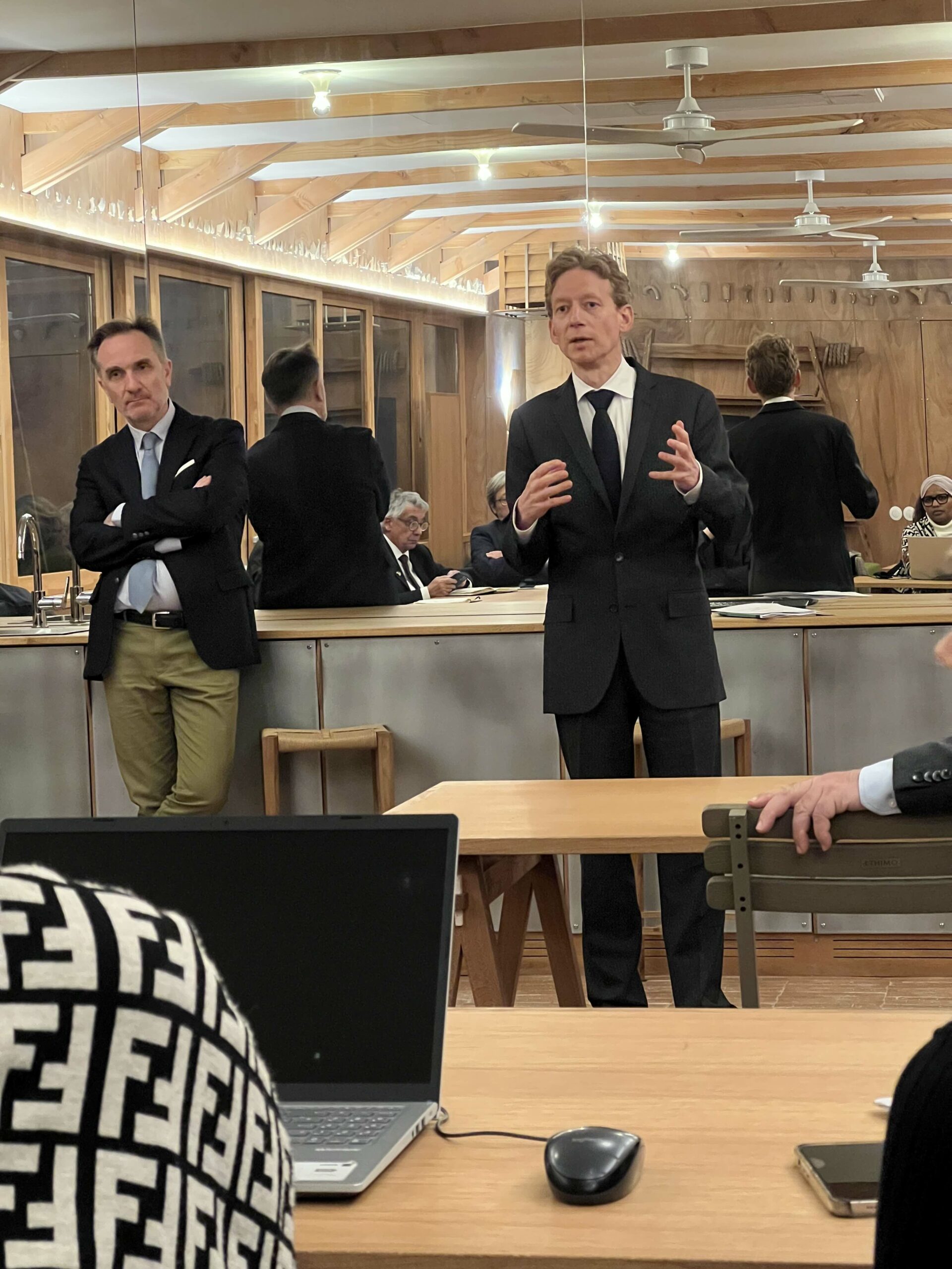 Réception au Palais Farnèse, siège de l’Ambassade de France à Rome, en présence de Tanguy Stehelin, ambassadeur représentant permanent de la France auprès des Nations Unies, et de François Gautier, ambassadeur représentant permanent adjoint.